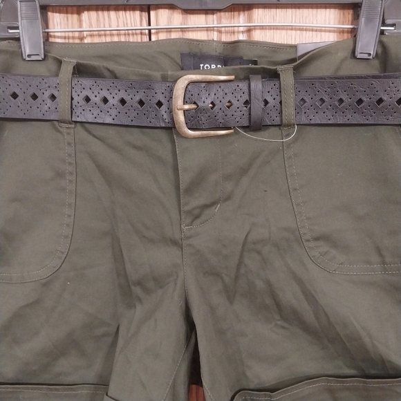 Torrid NWT Women's Belted Sateen 5" Cuffed Shorts Sz 12 Green Stretchy Mid-Rise - Picture 3 of 10